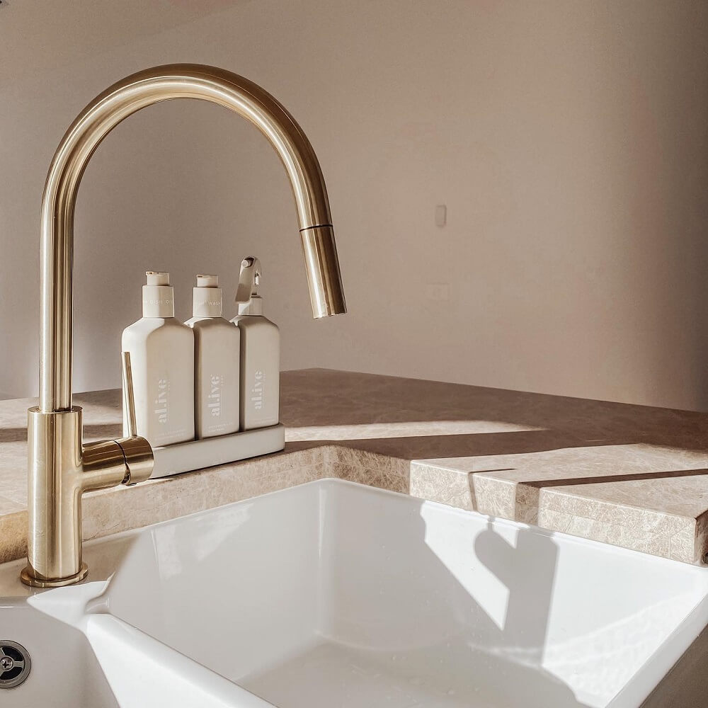 Turner Hastings 7403-1TH Chester Fireclay Double Butler Sink - Image 3